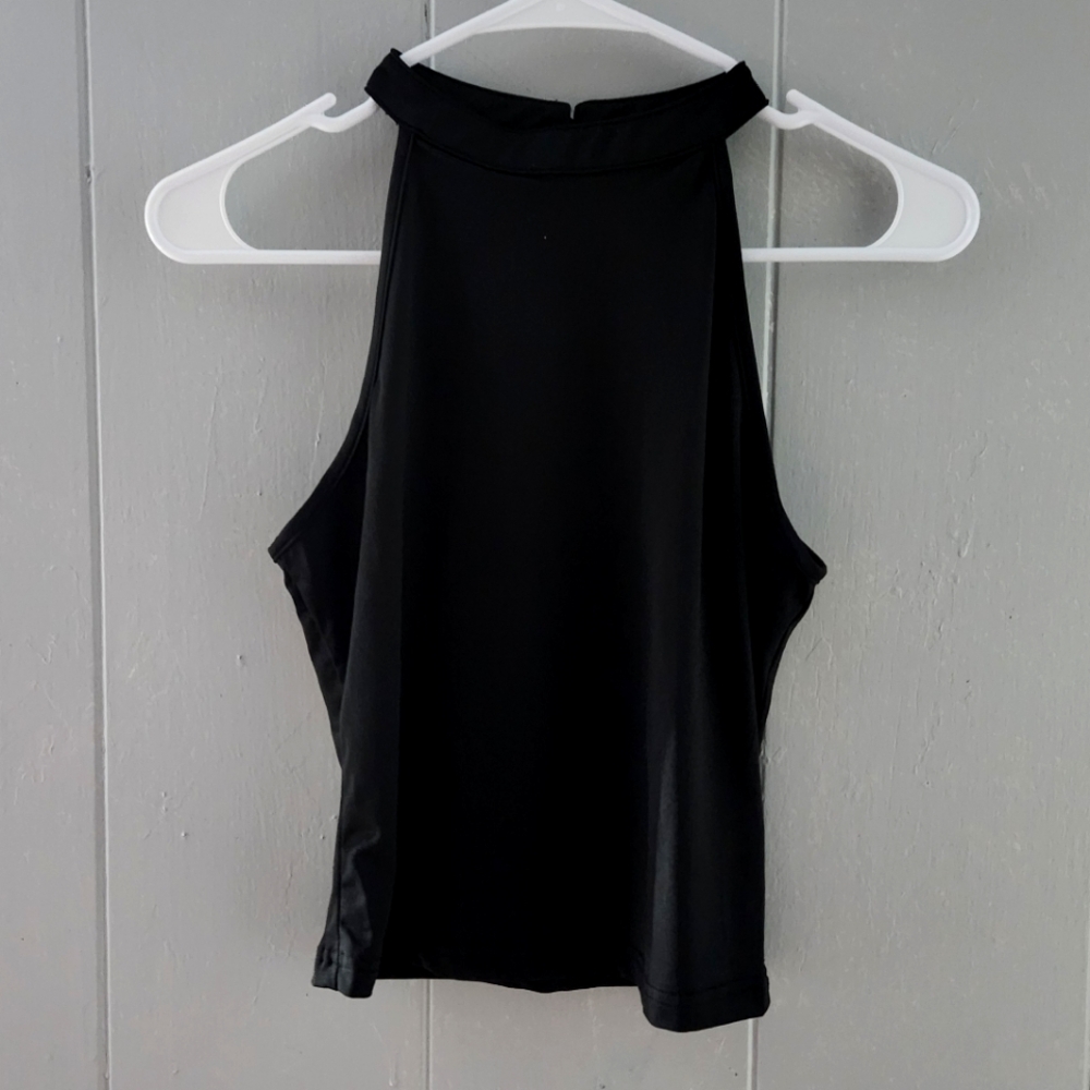 SHEIN XS CROP TOP